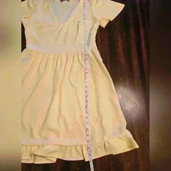 Mohito Yellow Short Sleeve V neck Mini Dress With Ruffle Hem Size L EUC - Picture 11 of 16